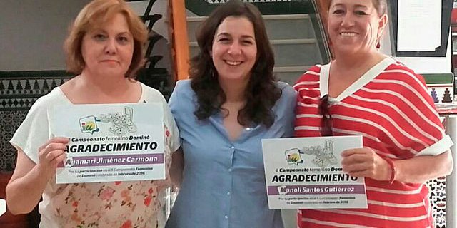 Entrega diplomas II Campeonato Femenino de Dominó